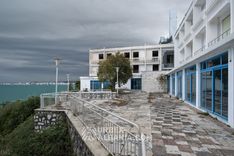 City Hotel in Modernist Style V-N