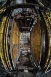 Открытая клеть в стволе: перфорированные стенки и рельсовый настил