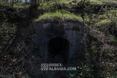 Abri antiaérien de type tunnel à Puka