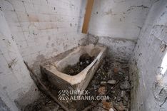 Częściowo Opuszczony Kompleks Gorących Źródeł