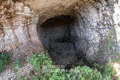 Bývalá vojenská základna s mnoha nedostavěnými skladovými tunely