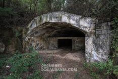 Ancienne Base Militaire avec Plusieurs Tunnels et Bunkers T-T