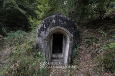 Ancienne Base Militaire avec Plusieurs Tunnels et Bunkers T-T