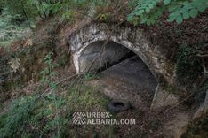 Ancienne Base Militaire avec Plusieurs Tunnels et Bunkers T-T