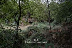 Ancienne Base Militaire avec Plusieurs Tunnels et Bunkers T-T