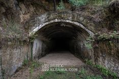 Ancienne Base Militaire avec Plusieurs Tunnels et Bunkers T-T