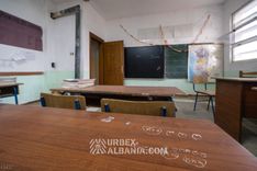 Scuola Abbandonata nel Villaggio D-KS