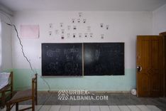 Scuola Abbandonata nel Villaggio D-KS