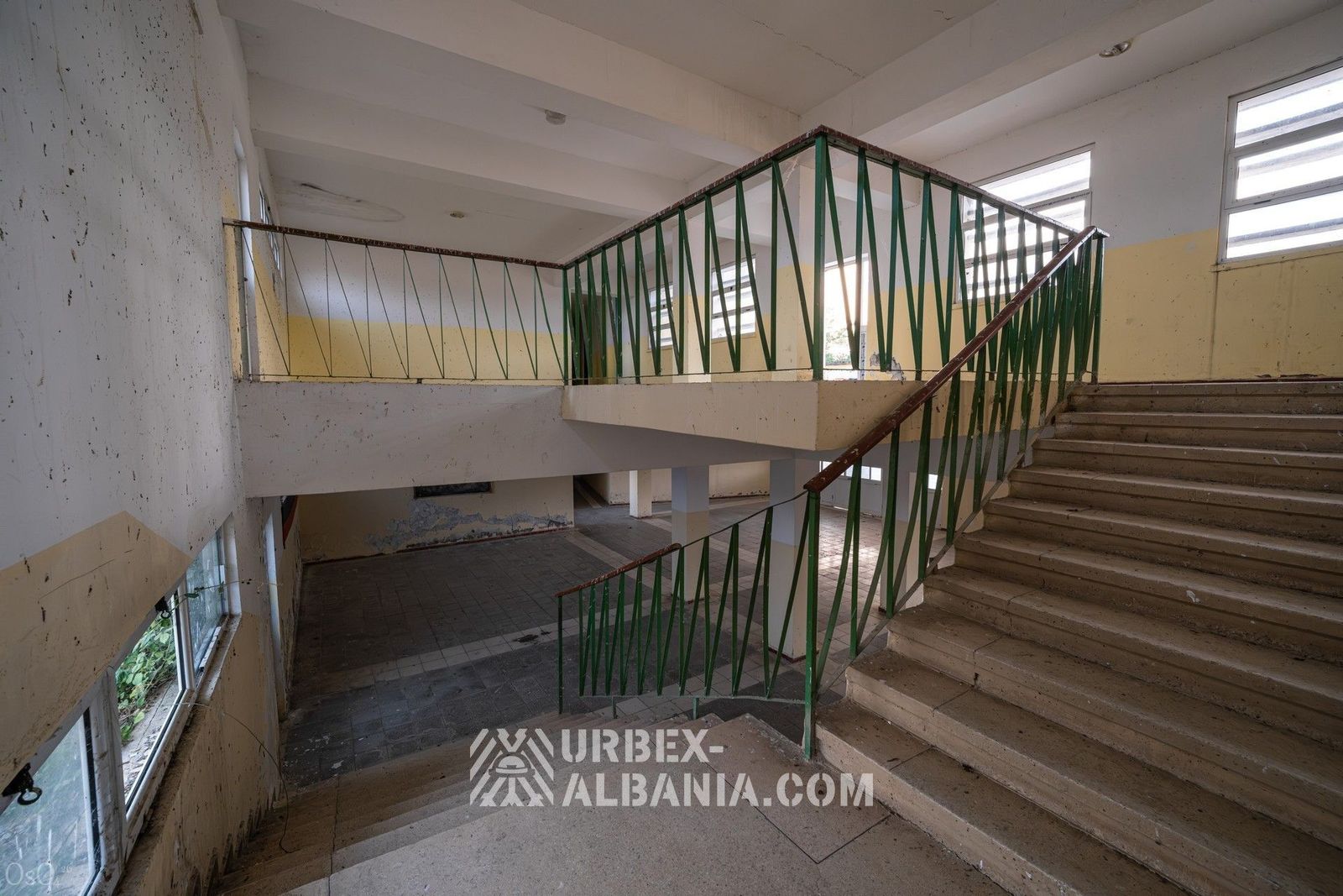 Scuola Abbandonata nel Villaggio D-KS