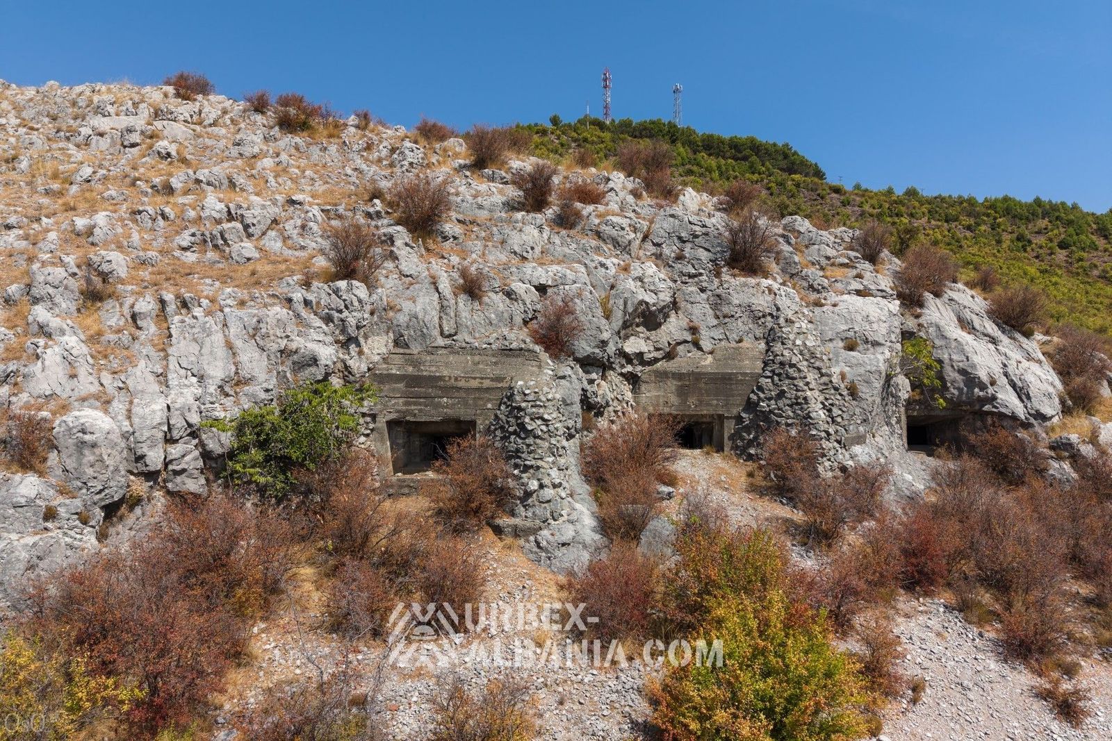 Artilleriebunker L-KG mit Befestigungsanlagen