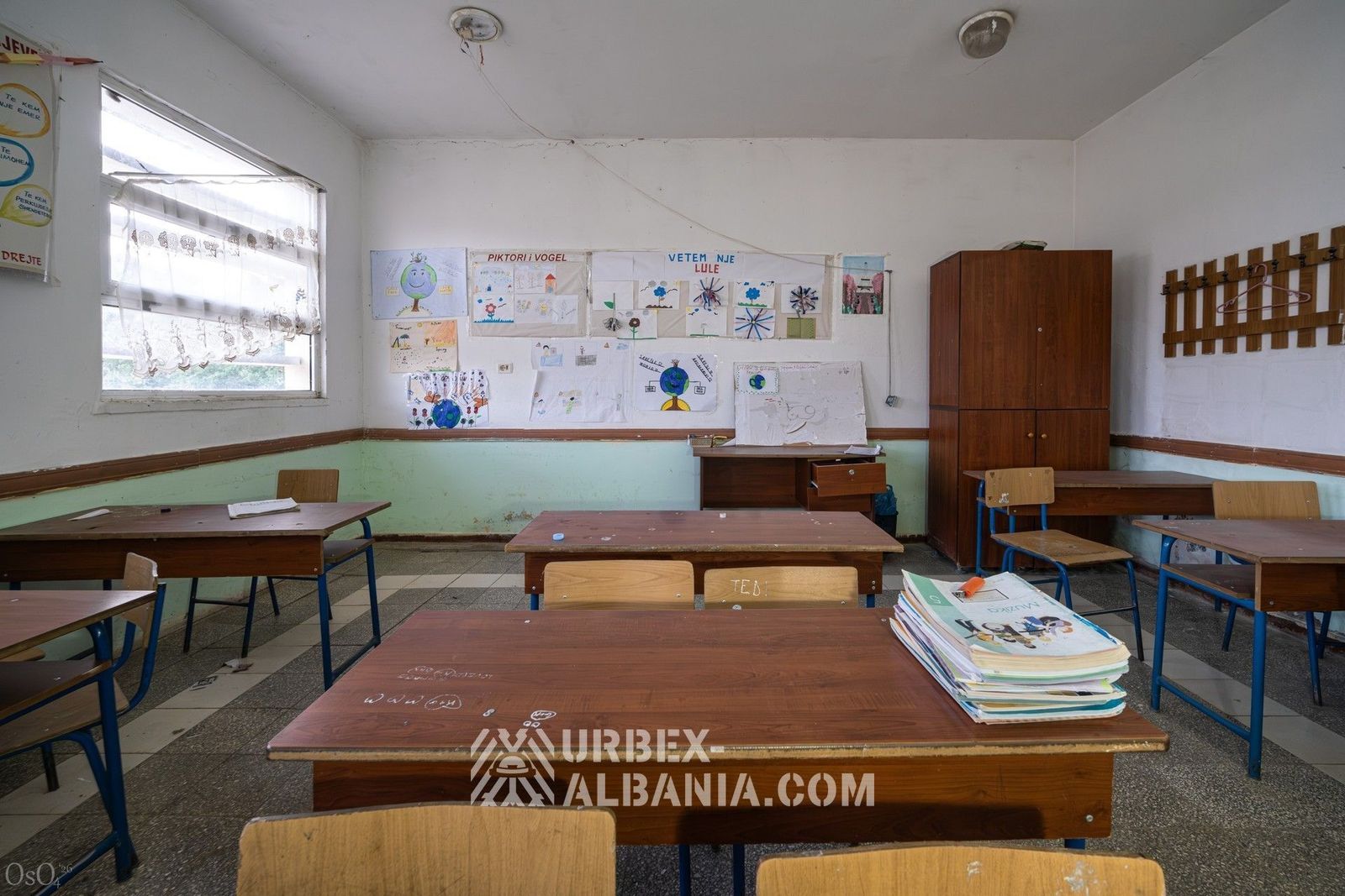 Scuola Abbandonata nel Villaggio D-KS