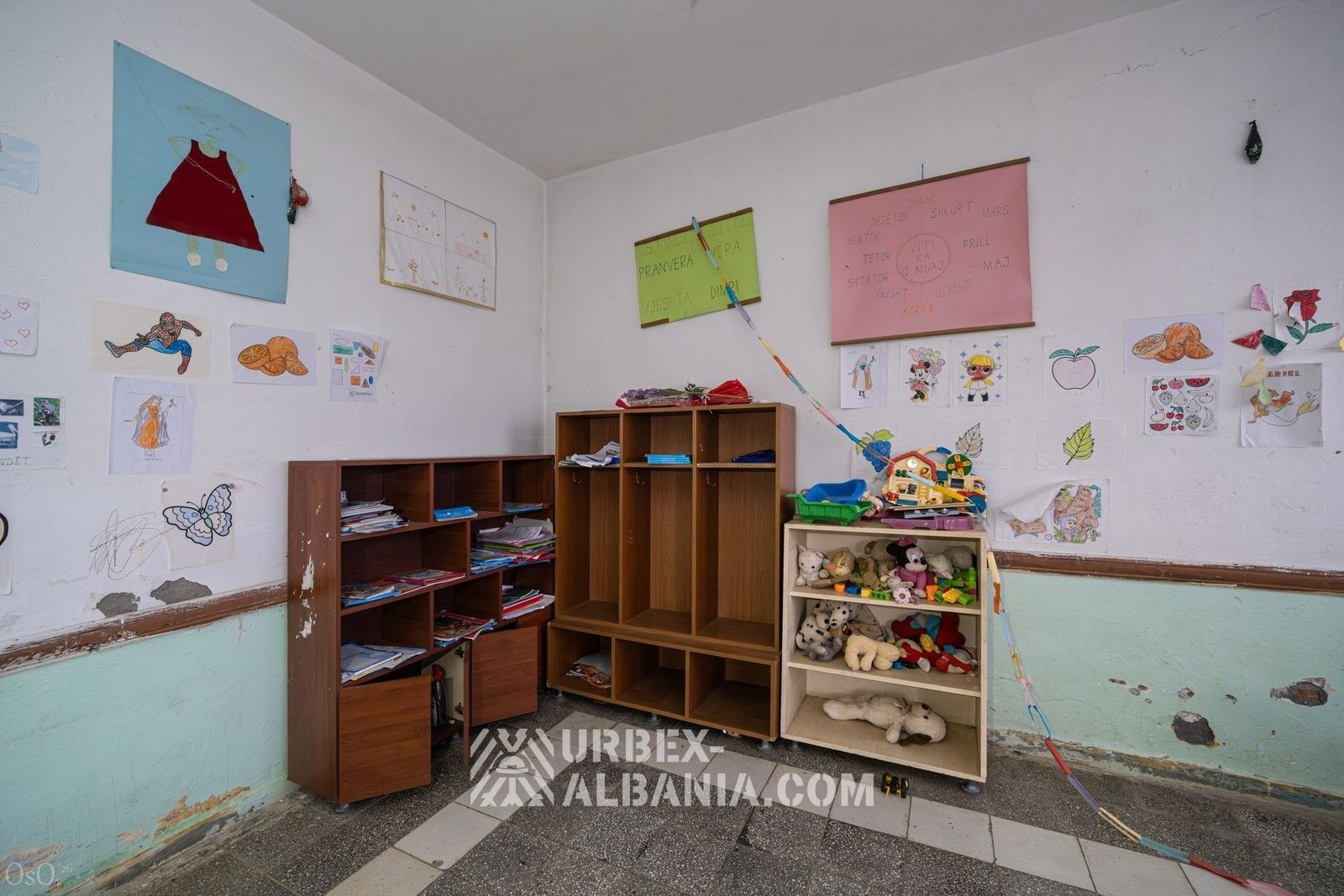 Scuola Abbandonata nel Villaggio D-KS
