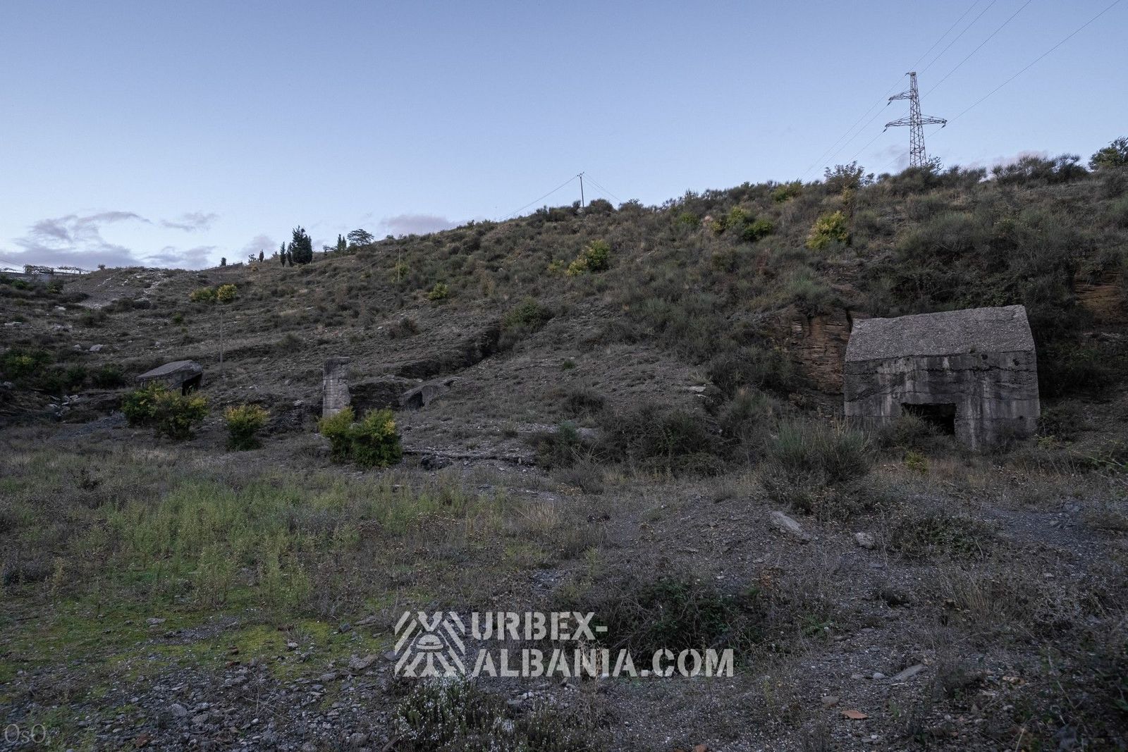Immenses Bunkers Inachevés