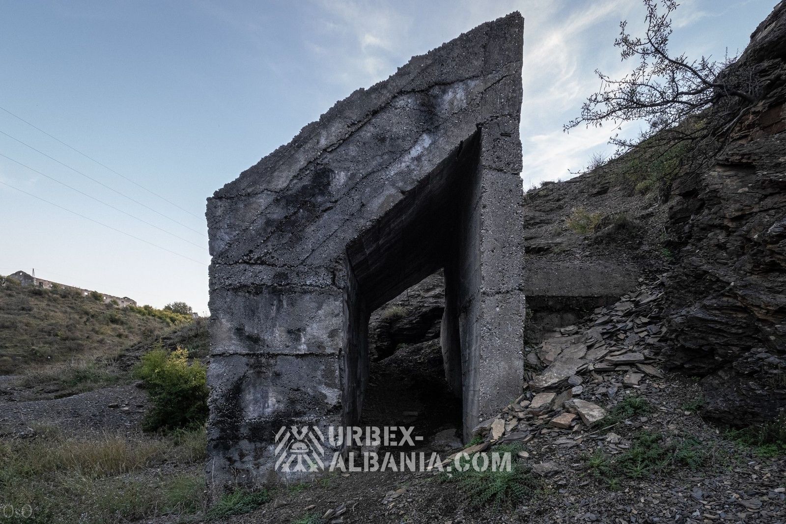 Immenses Bunkers Inachevés