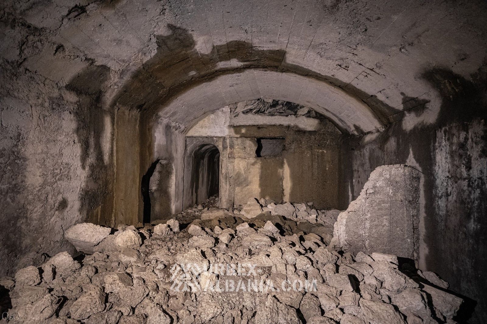 Immenses Bunkers Inachevés