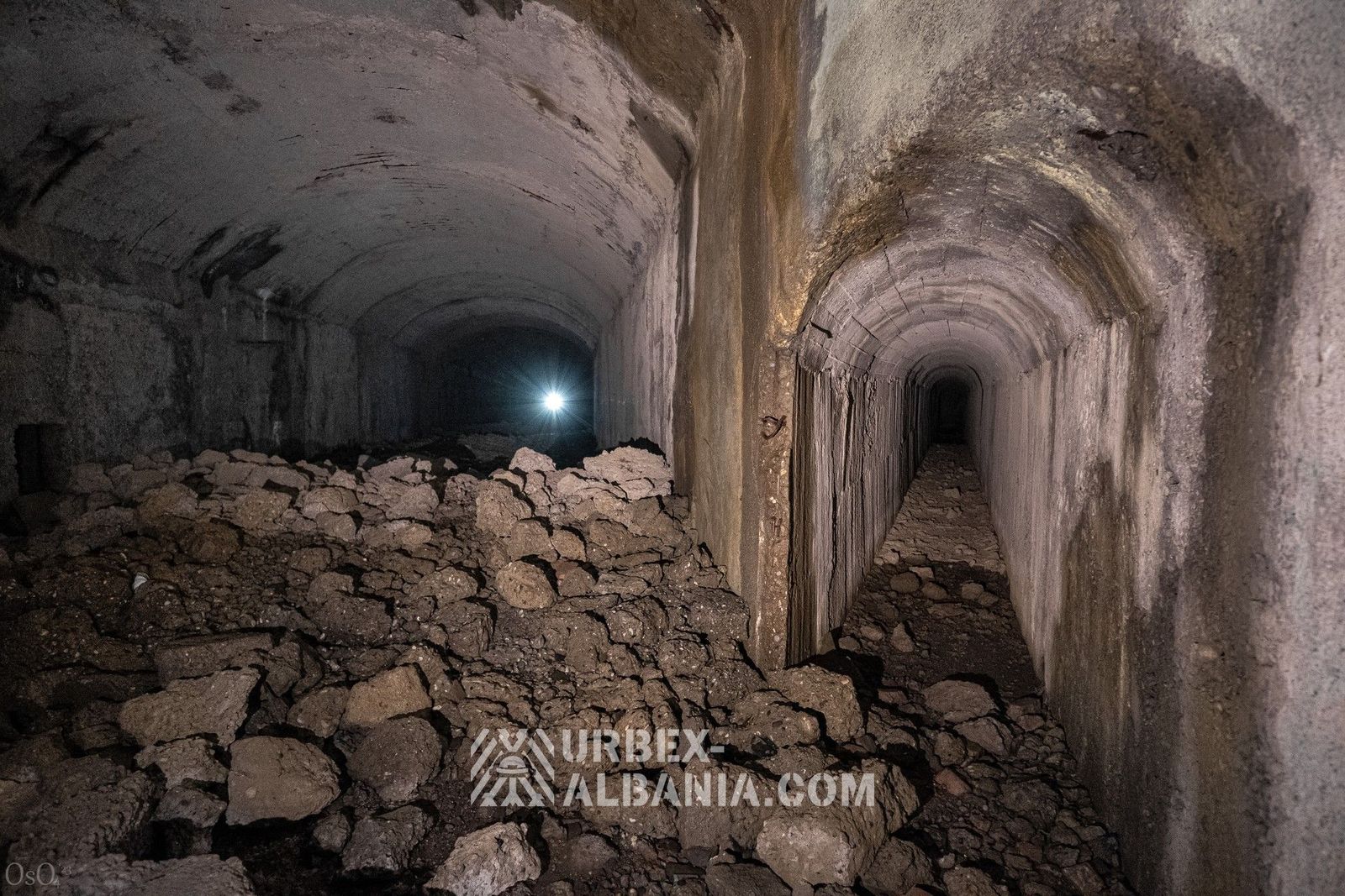 Immenses Bunkers Inachevés