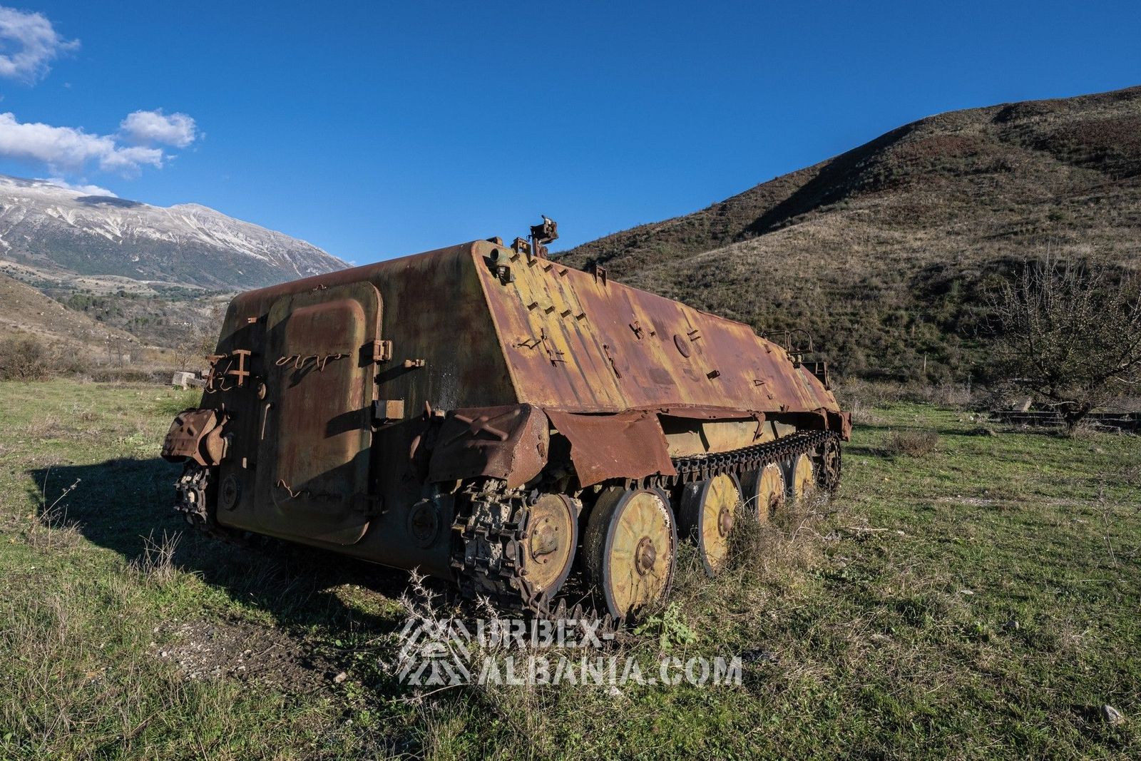 Baza e Tankeve me Garazhe Nëntokësore G