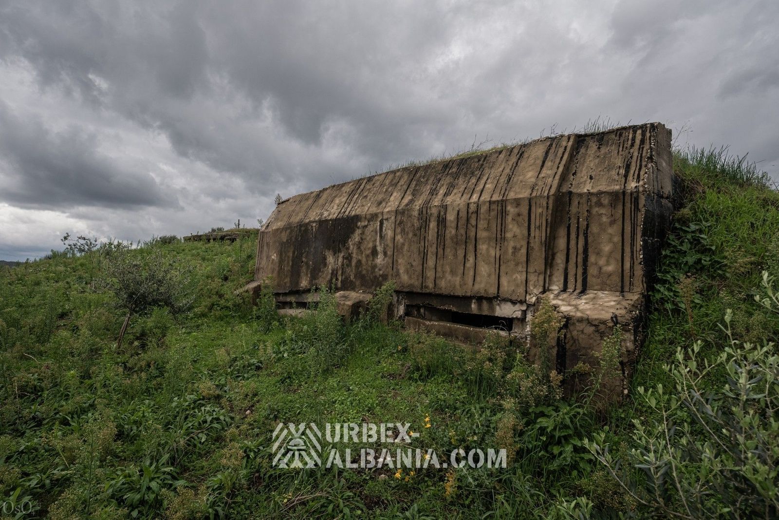 Galeries avec Blockhaus au Sommet de la Colline