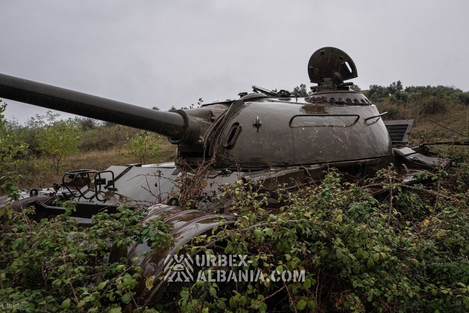 Base de Tanques con Garajes Subterráneos F