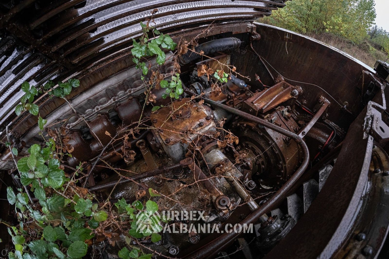 Base de Tanques con Garajes Subterráneos F