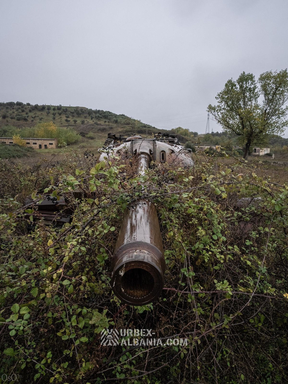 Base de Tanques con Garajes Subterráneos F