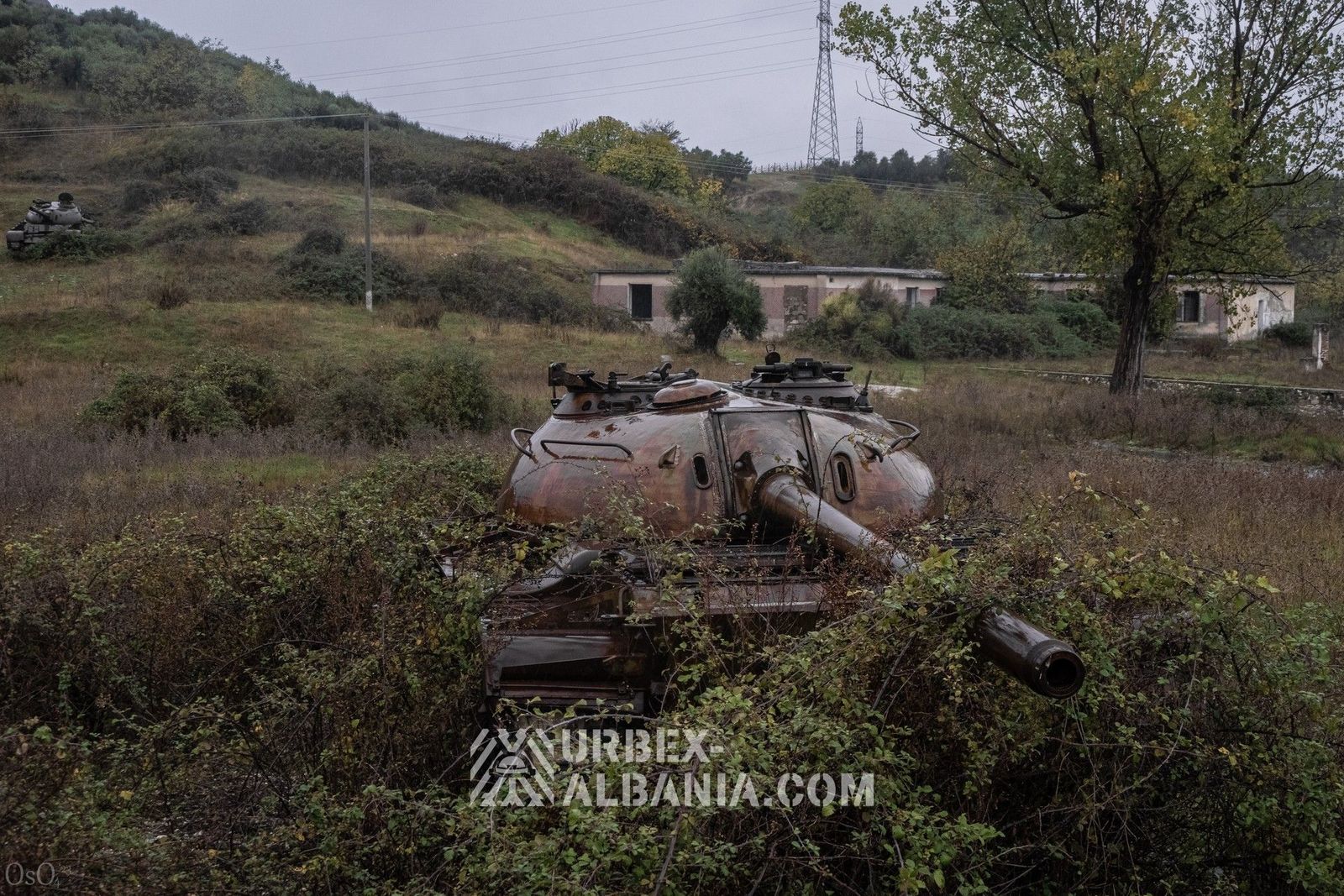 Base de Tanques con Garajes Subterráneos F