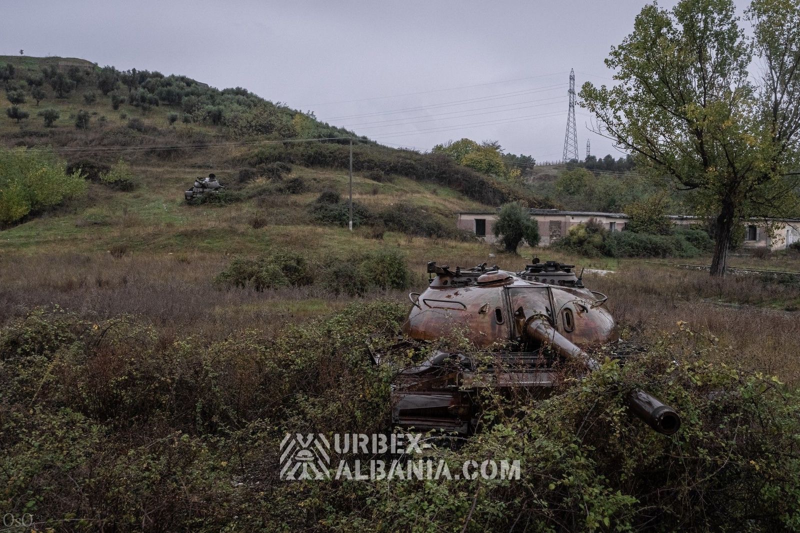 Base de Tanques con Garajes Subterráneos F