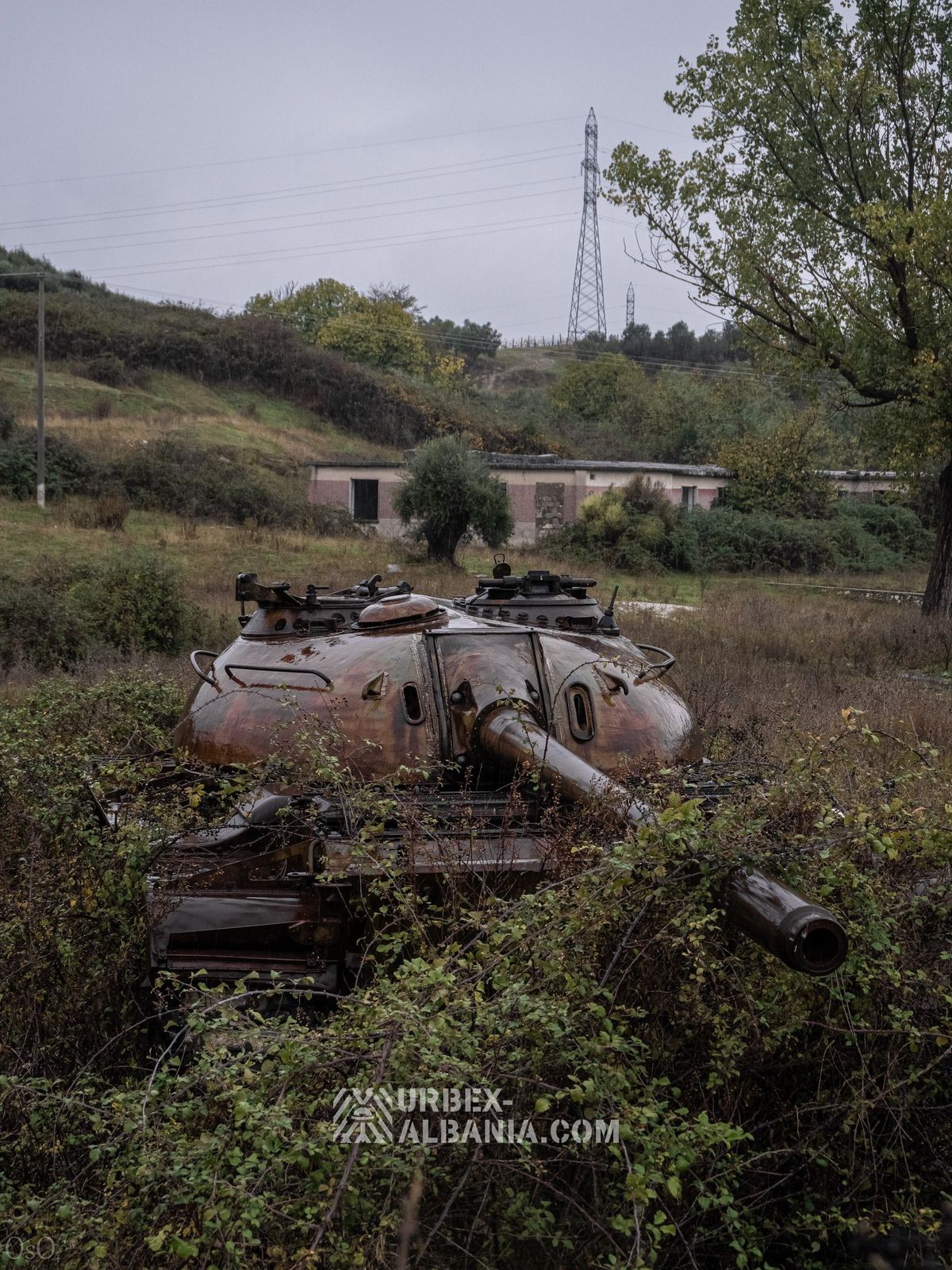 Base de Tanques con Garajes Subterráneos F