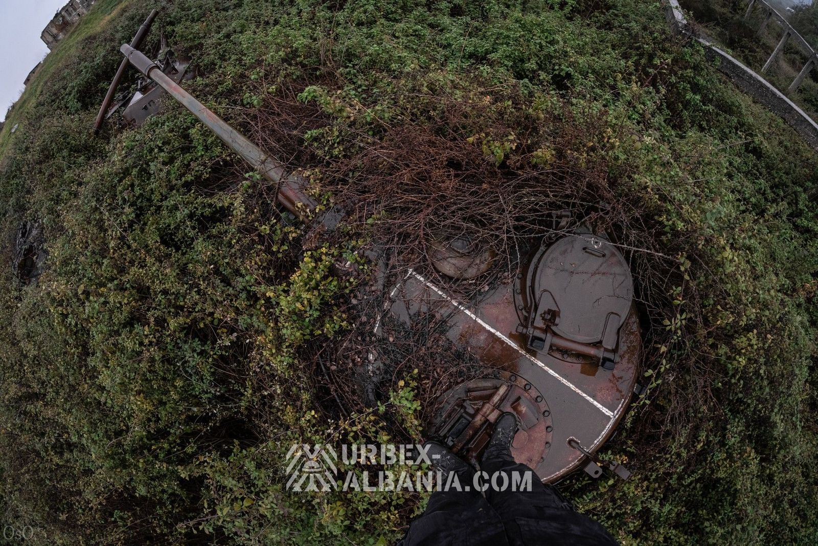 Base de Tanques con Garajes Subterráneos F