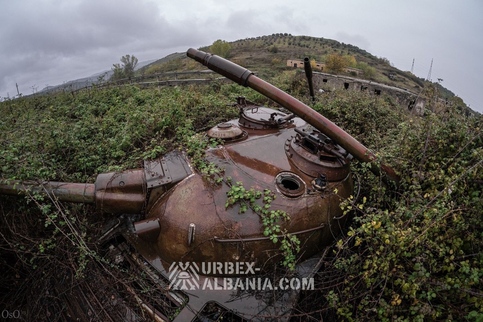 Base de Tanques con Garajes Subterráneos F