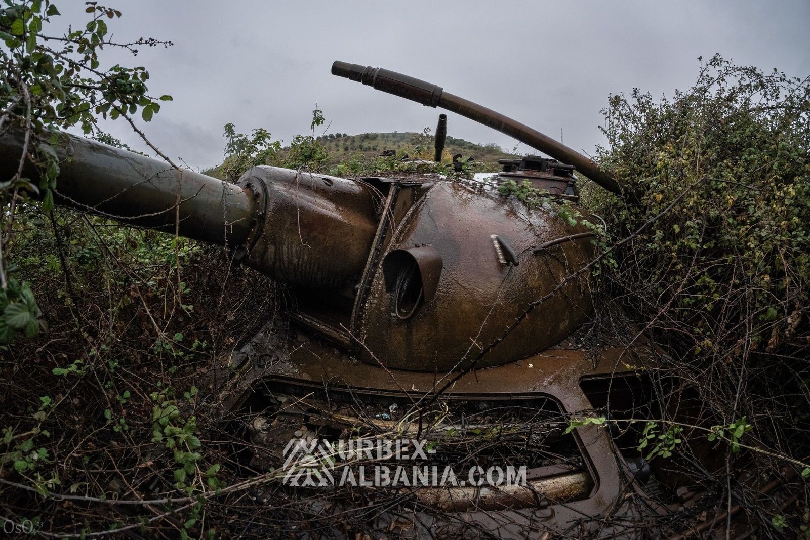 Base de Tanques con Garajes Subterráneos F