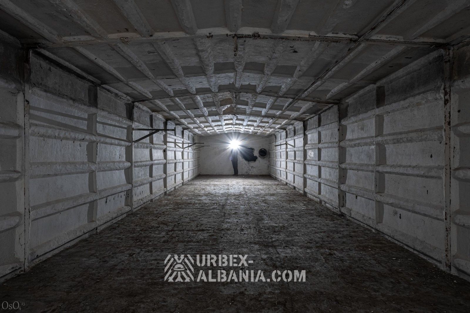 Lagertunnel in einer Schlucht