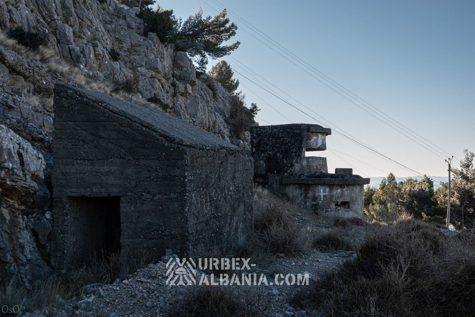Bunkers d'Artillerie L-EA avec Tunnels