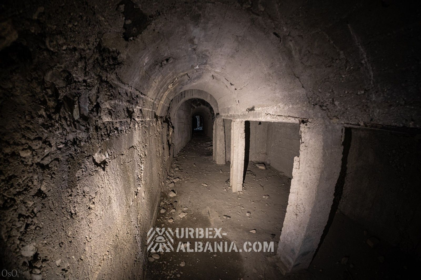 Bunkers d'Artillerie L-EA avec Tunnels