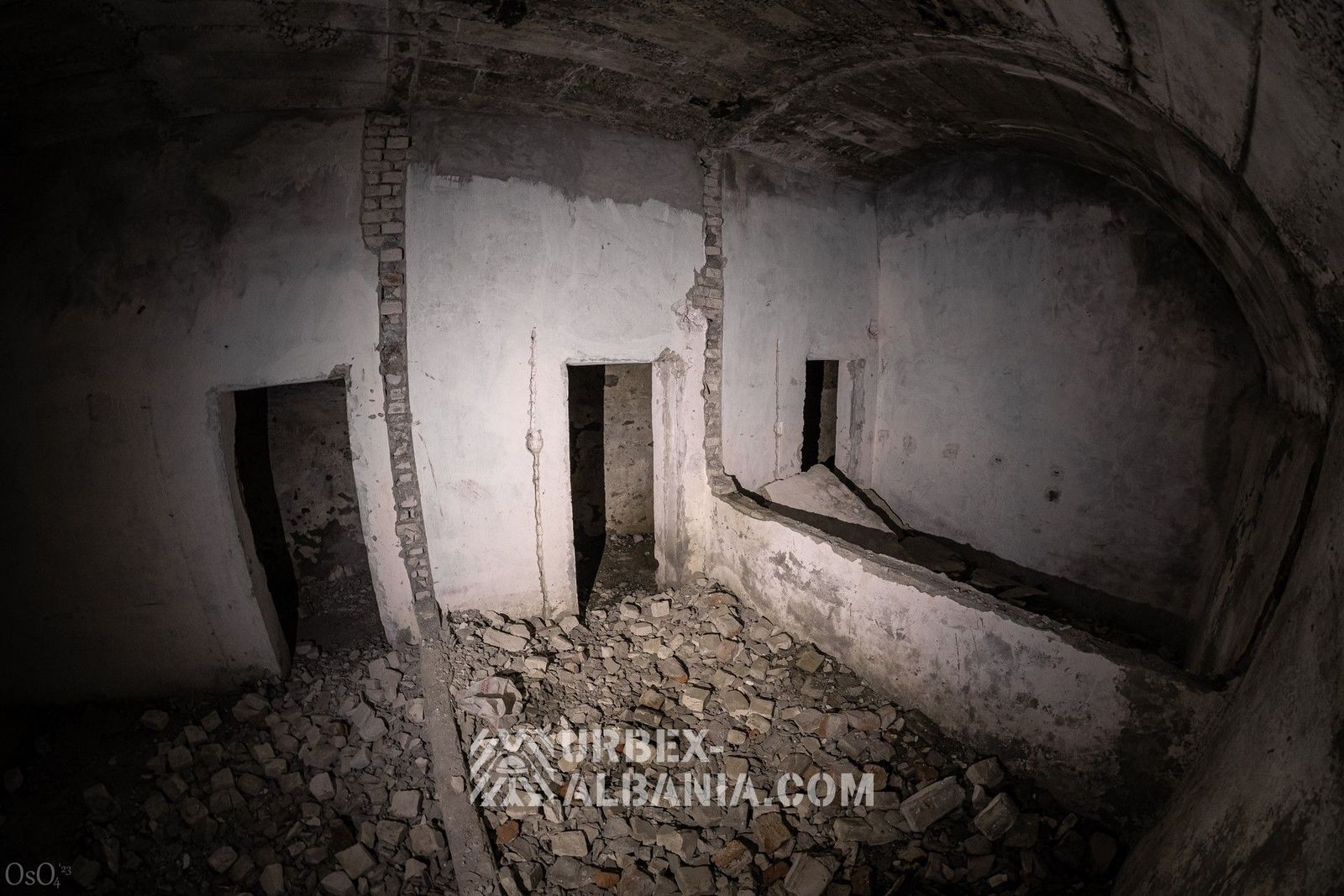 Bunkers d'Artillerie L-EA avec Tunnels