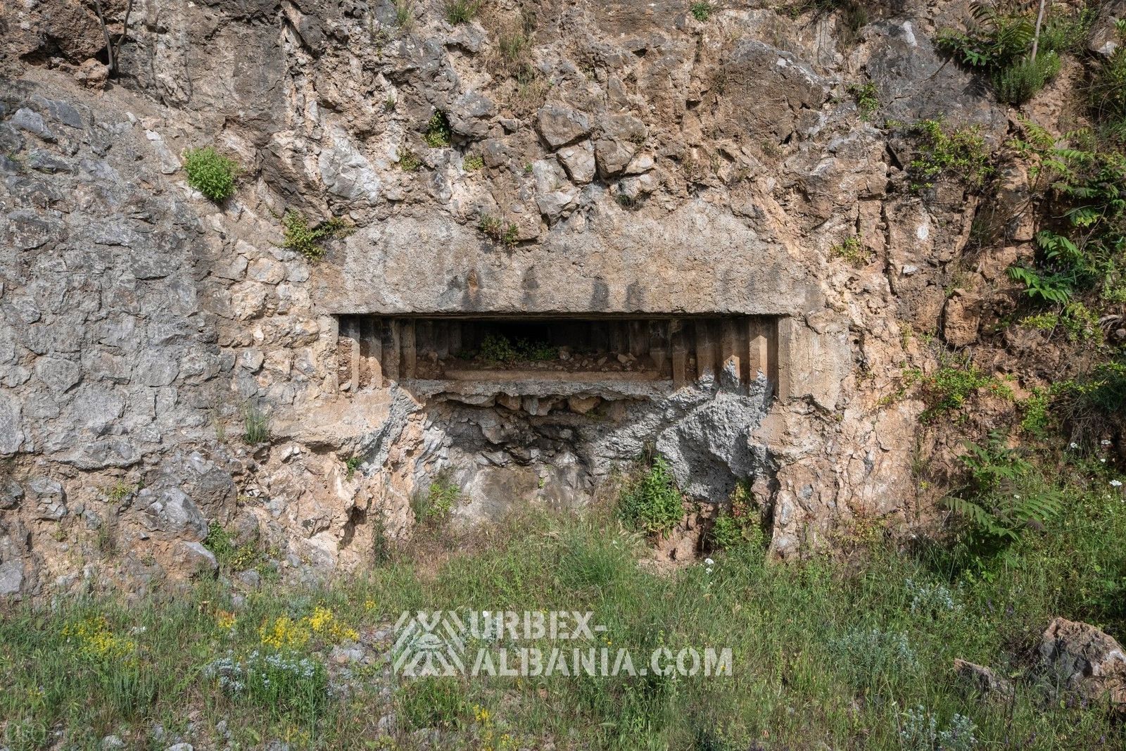 Artilleriebunker L-KG mit Befestigungsanlagen
