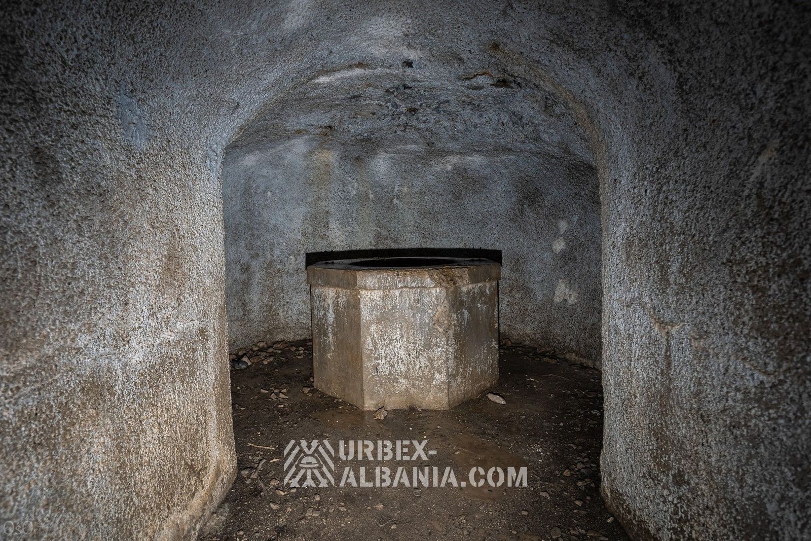 Artilleriebunker L-KG mit Befestigungsanlagen