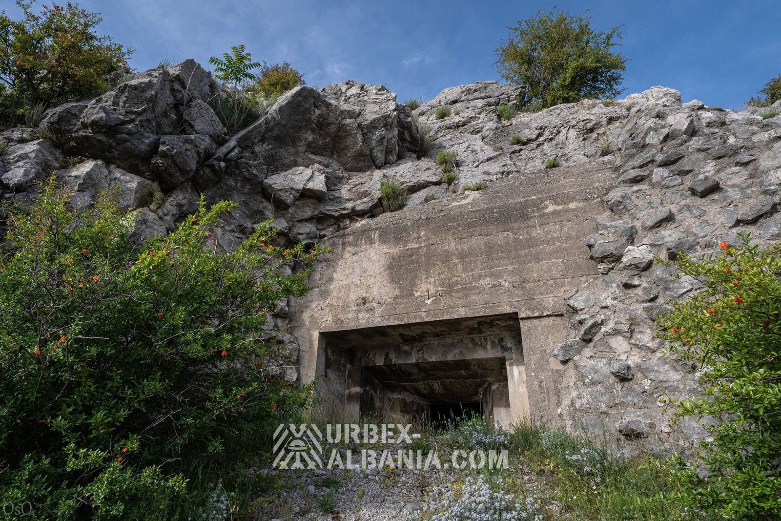 Artilleriebunker L-KG mit Befestigungsanlagen