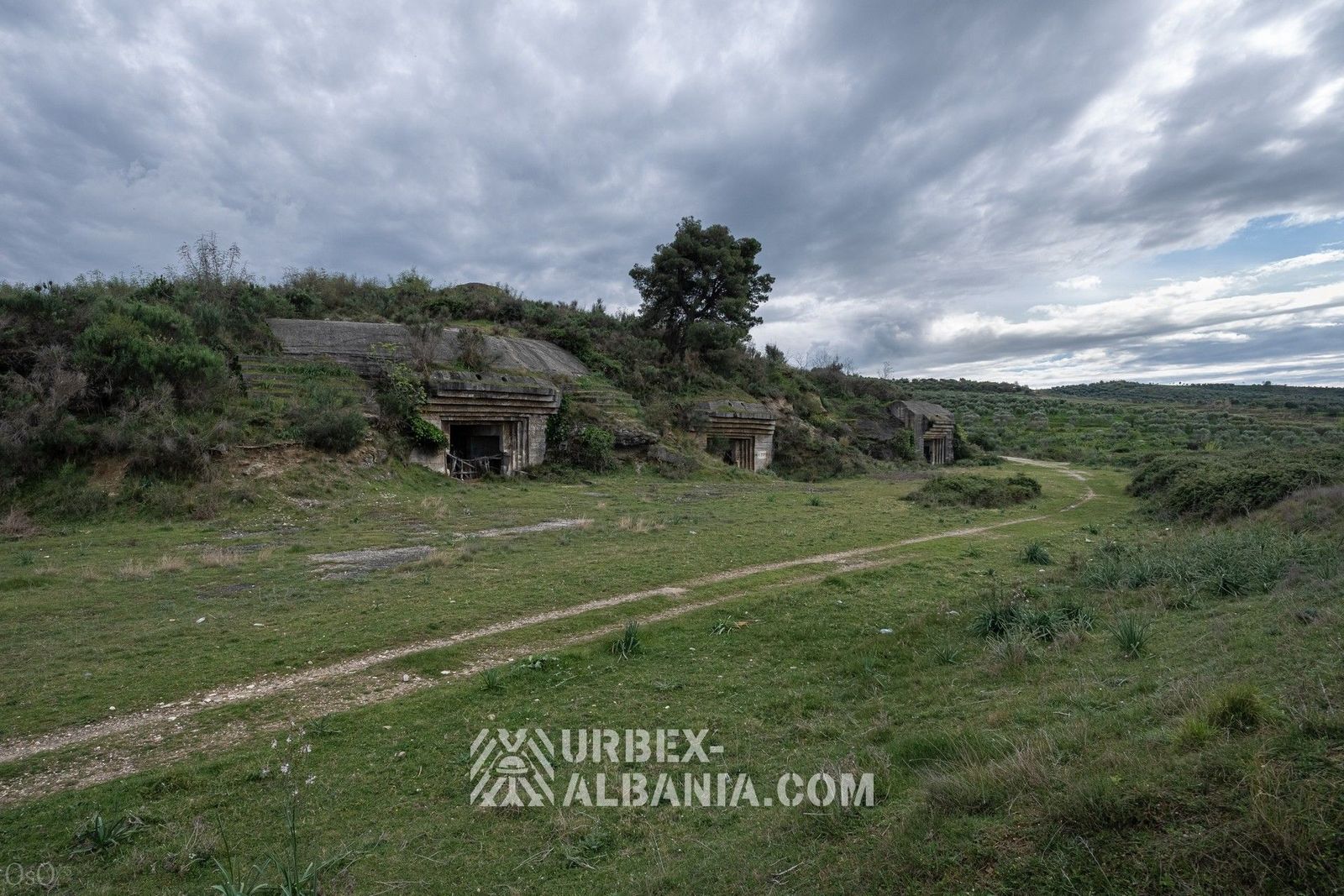 Bunkers d'Artillerie F-JZ avec Tunnels