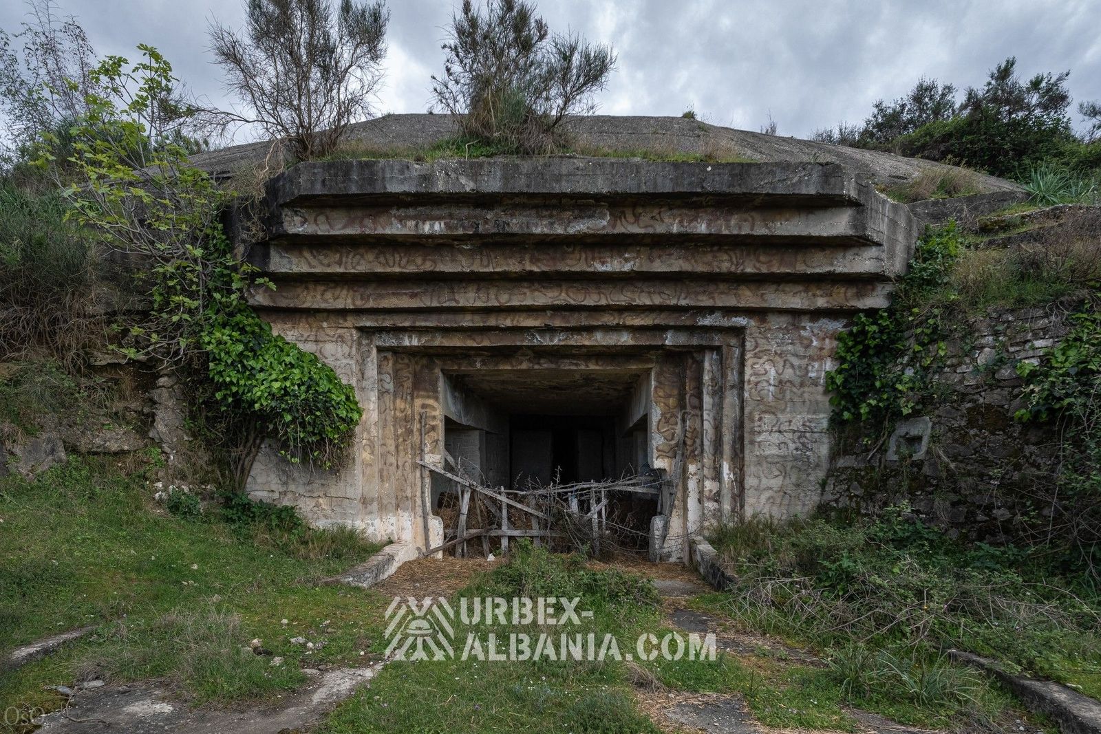 Bunkers d'Artillerie F-JZ avec Tunnels