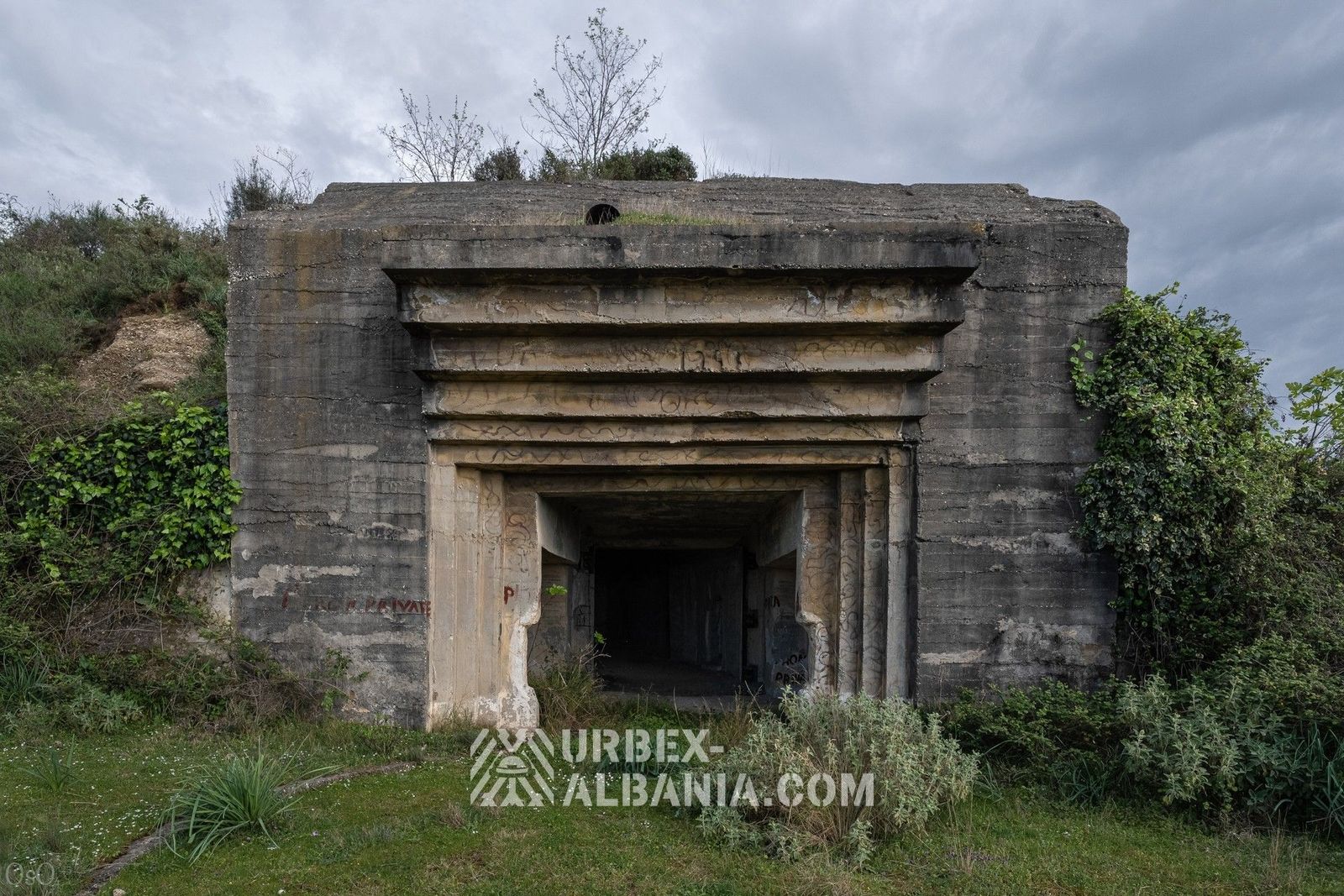 Bunkers d'Artillerie F-JZ avec Tunnels
