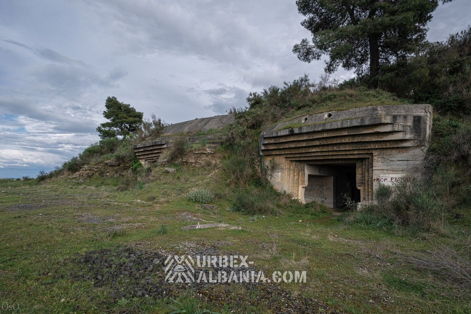 Bunkers d'Artillerie F-JZ avec Tunnels