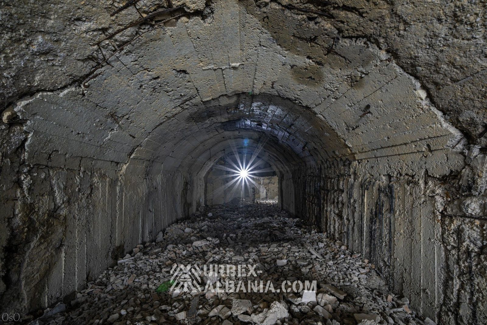Bunkeri V-TA me shkallë të gjatë dhe bunker të vogël