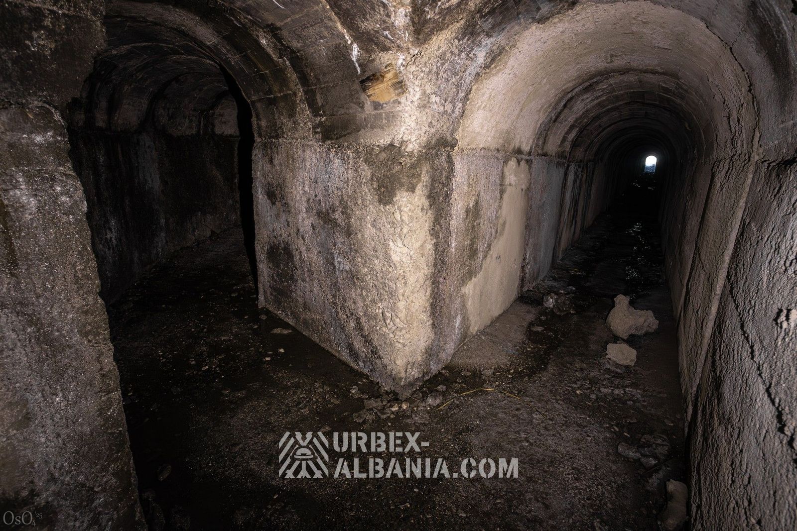 Abri antiaérien de type tunnel à Puka