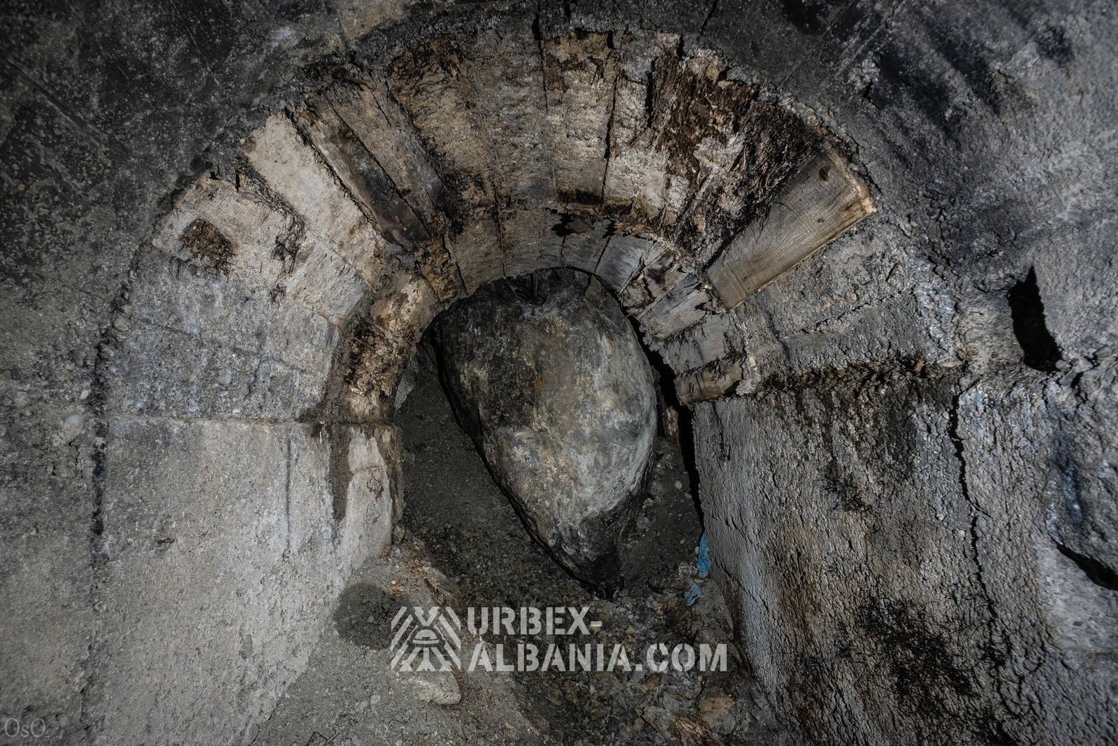 Abri antiaérien de type tunnel à Puka