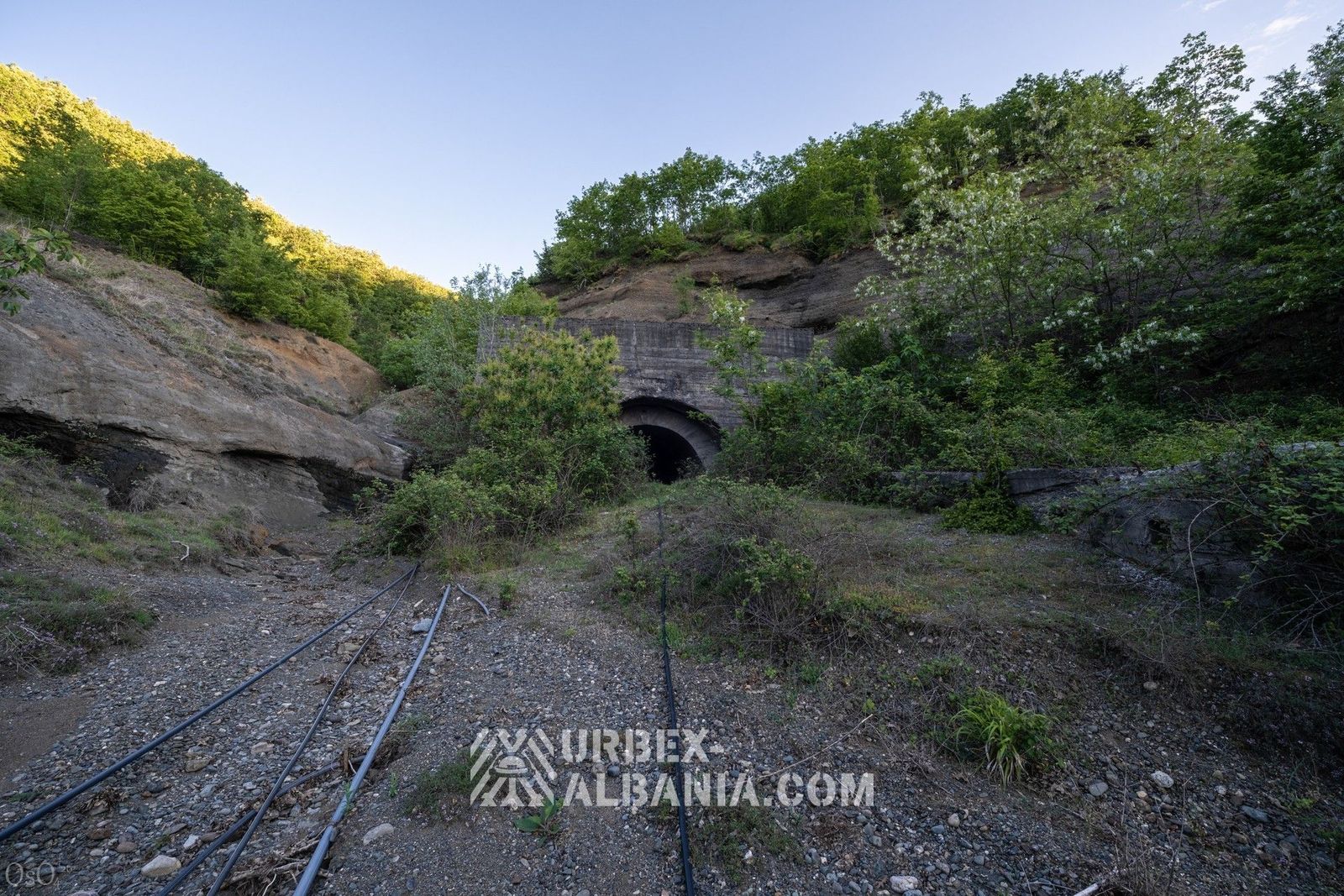 Tunnel ferroviaire de 1 km de long