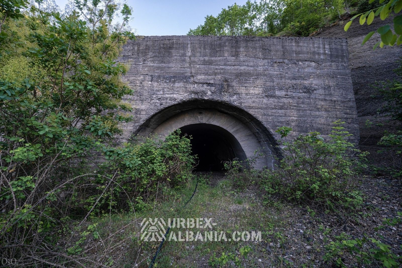 Tunnel ferroviaire de 1 km de long