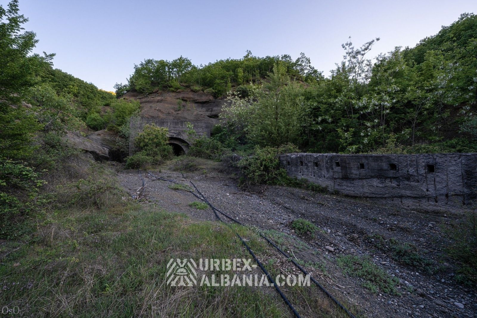 Tunnel ferroviaire de 1 km de long