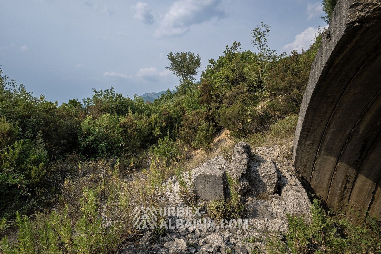 Bunkerët e Artilerisë T-LR përgjatë Kodrës