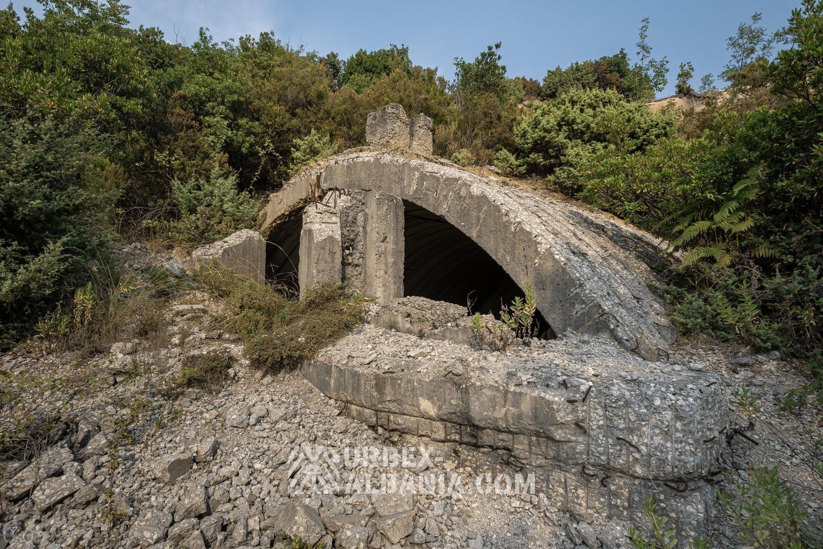 Bunkerët e Artilerisë T-LR përgjatë Kodrës